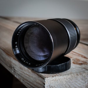 Vintage Kaligar 200mm f/3.5 Telephoto Lens for M42 Screw Mount SLR Film Cameras