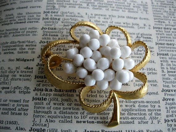 Broche Vintage Style Haute Joaillerie - Couleur Or Avec Cristaux Et Pampille - Occasion Très Bon État