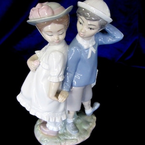 Lladro Figurines Retired #1127 Puppy Love Boy Girl Lladro Couples Romantic Gifts, Collectibles, Home Decor, Statues Sculptures, Housewarming