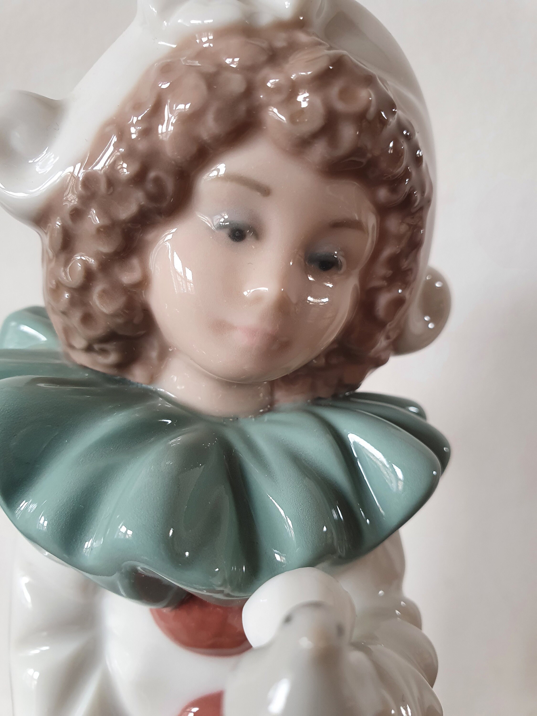 Lladro #1100 Figurine NAO Porcelain Clown With Bird in Hand