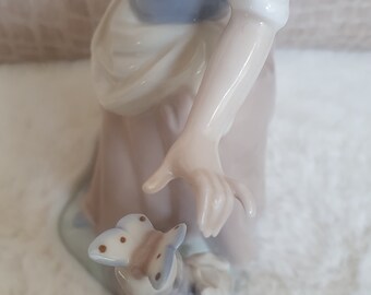 Nao by Lladro 00181 'girl With Butterfly' Vintage 1992. Excellent
