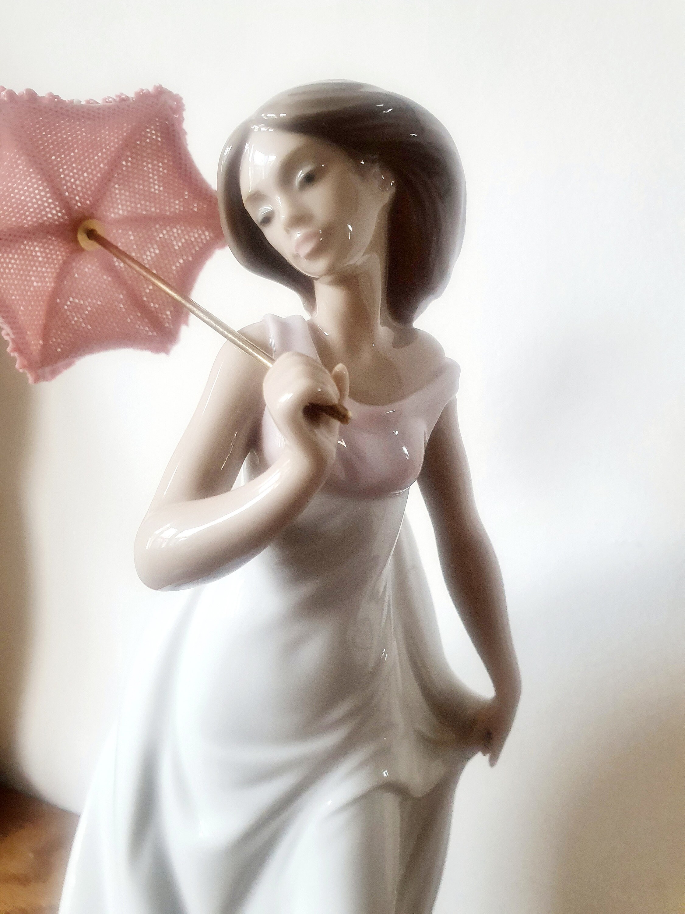Lladro Figurine 7636 Afternoon Promenade Lady With Lace Parasol