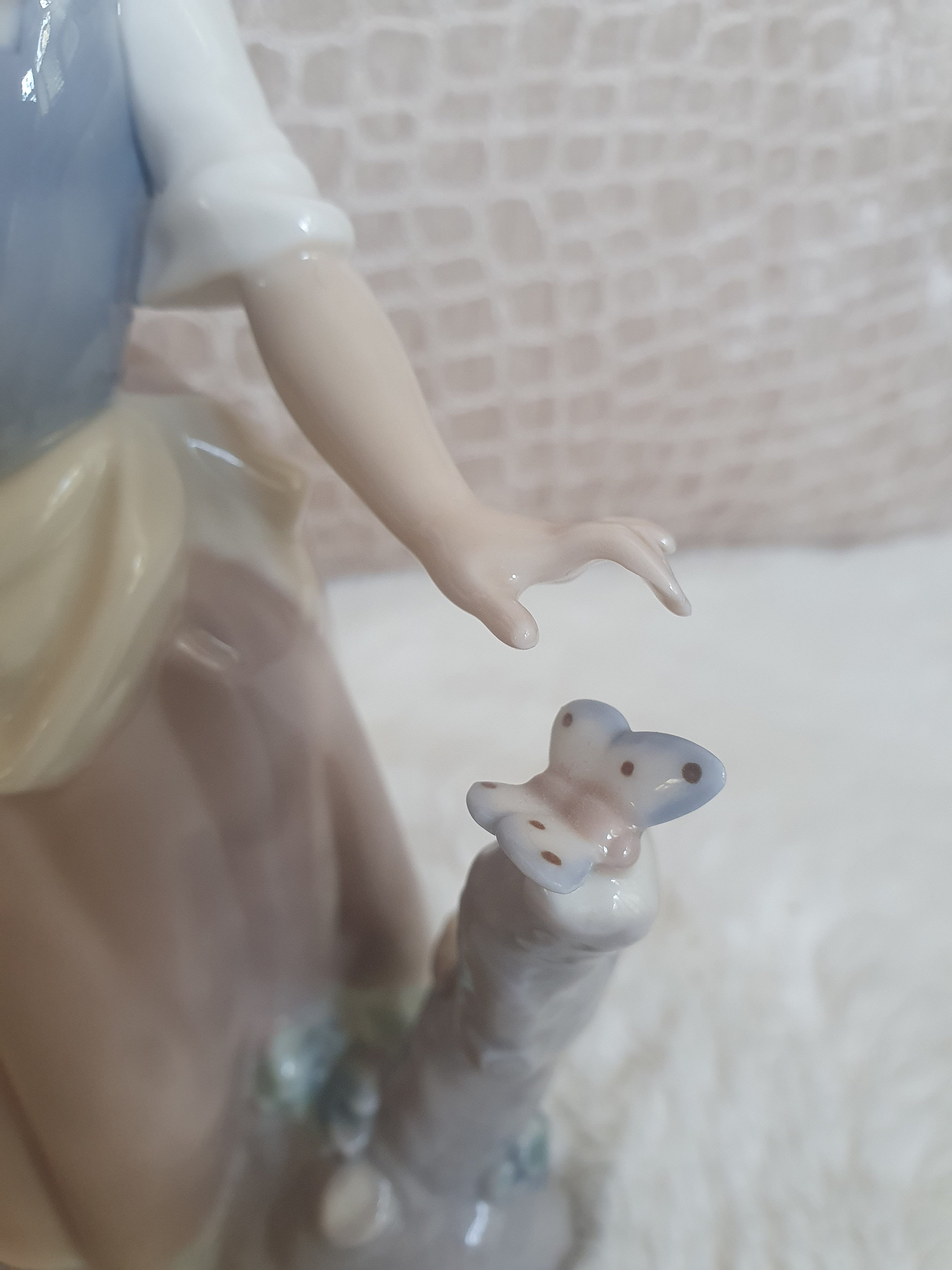 ナオ バイ リヤドロ 00181「蝶を持つ少女」ヴィンテージ 1992年。状態