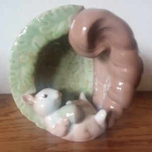 Lladro Natural Frames Ardillo (Squirrel) 8069, Porcelain Figurine Fine Art, Home Decor, Tranquil Colours Gifts For Women, Mantle Sculpture