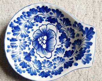 Spoon Rest Porcelain Spoon Caddy Blue Floral Print Chinese Antique Art Kitchen Table Decor Tea Bag Dish Pottery Spoon Rest Gift For Women