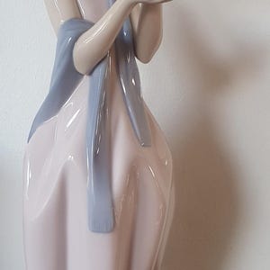 NAO By Lladro- 1317 La Dama Del Gorrion. Vintage Porcelain Figurine Handcrafted, Collectible Spanish Art Sculpture Mantlepiece Art Object
