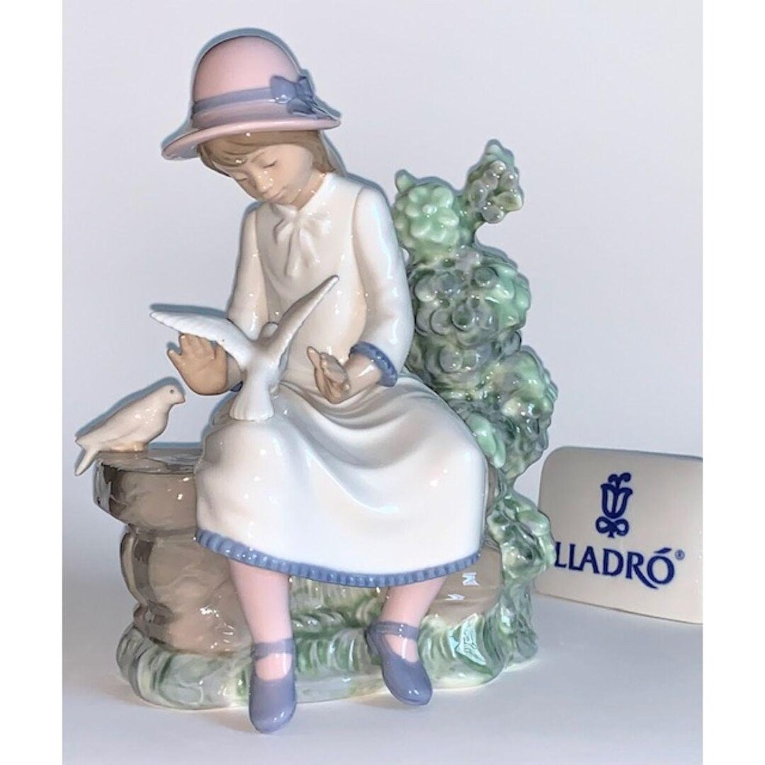 Lladro NAO Feeding Doves Girl Sitting on Bench Feeding Doves