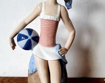 Vintage Lladro 5219 Beach Girl Porcelain Statuette Collectible Figurines Gifts For Her Lladro Girl with Beach Ball