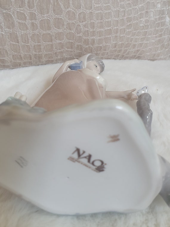Nao by Lladro 00181 'girl With Butterfly' Vintage 1992. Excellent
