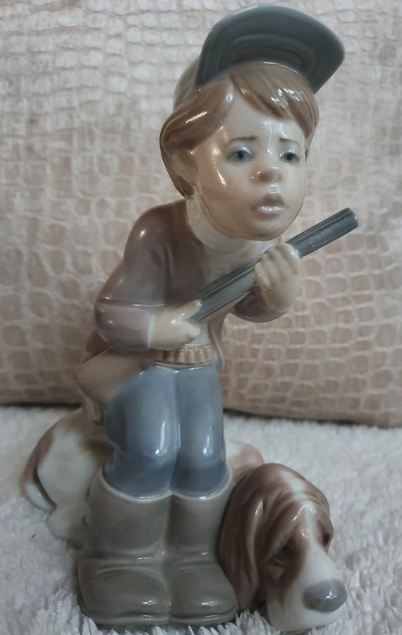 リヤドロ　lladro 「Hunting Boy」ハンティング　ボーイ LLADRO Figurine Retired, Hunting Boy With Hound Dog and Shotgun