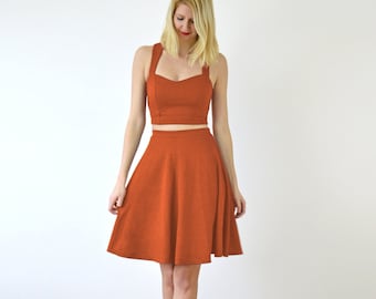 | GRACE Crop Top assorti pour femmes et tenue de skater en orange brûlé. Sweetheart Top & Skirt Co-Ords. Ensemble de robe deux pièces. Tenue d’été