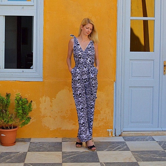 Stylecamp Marlene | Womens Riviera Style Wide Leg Jumpsuit Romper. Vintage Inspired Tie Up 1930s Beach Pyjama in Black \u0026 White Graphic Stripe Print.