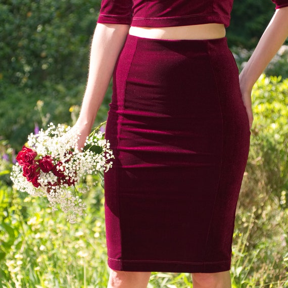 Top more than 83 burgundy velvet skirt outfit