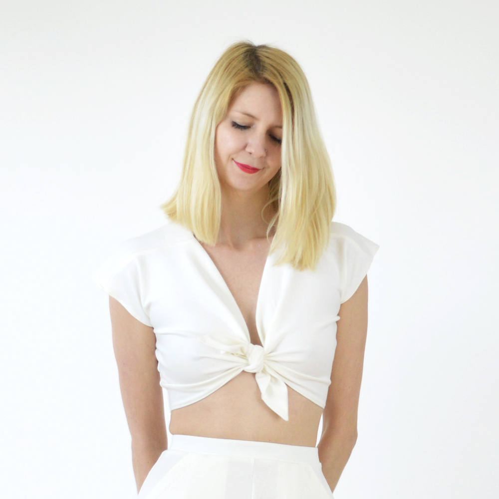 White tie front crop top best sale short sleeve