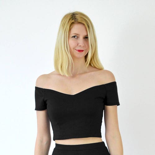 TOP CORTO NEGRO / Top Bardot con hombros descubiertos y escote corazón / Look vintage de los años 50 para festivales y vacaciones de verano