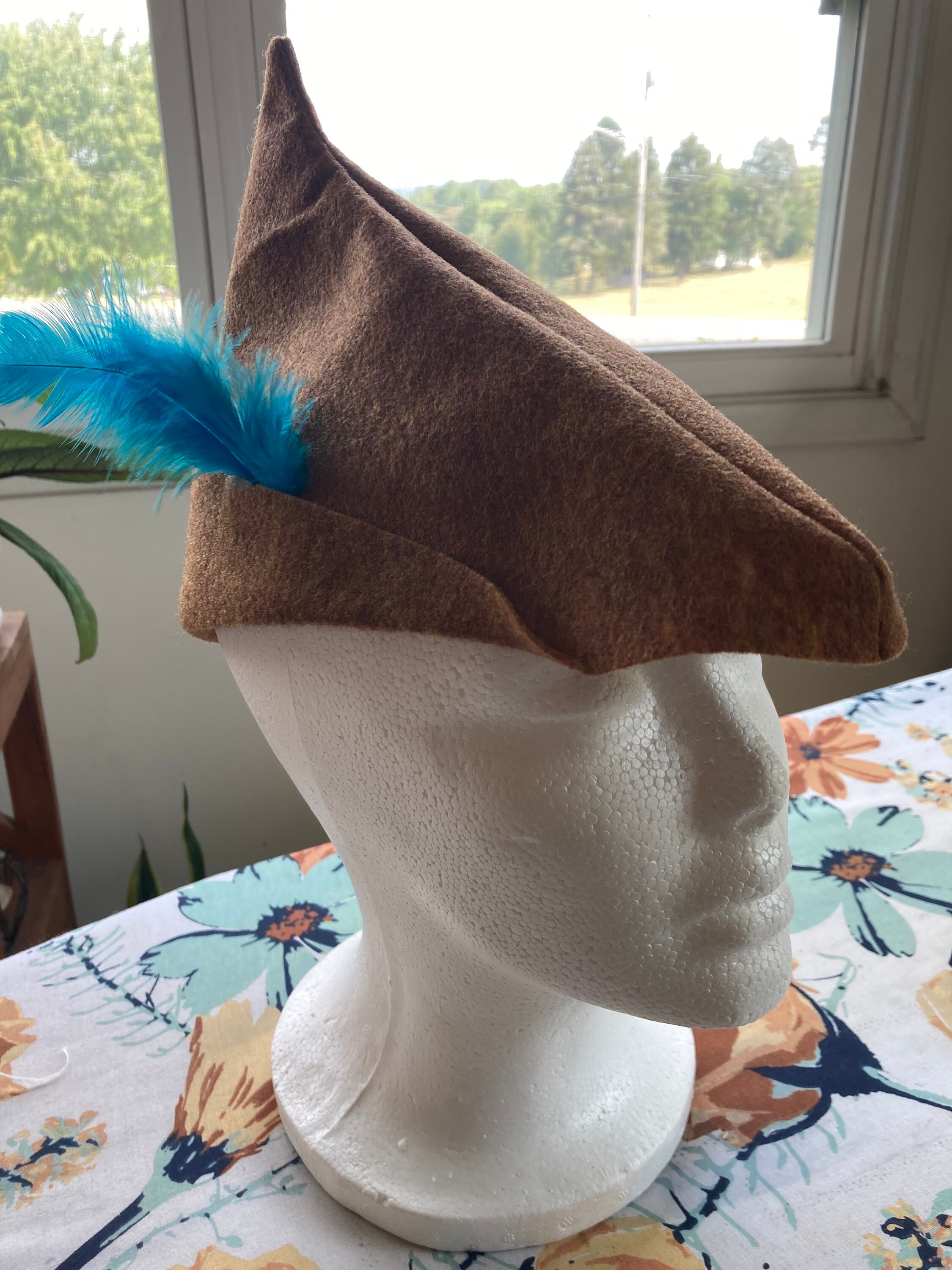 Vintage 1940s Navy Wool Felt Robin Hood Peter Pan Hat w/ Feather and Bow Accent Vintage 1930s Peter Pan Robin Hood Suede Tilt Hat With  main image 2