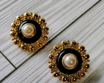Orecchini a clip vintage Nina Ricci in perle, smalto nero e oro 3