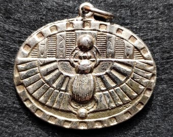 Ciondolo/amuleto a forma di scarabeo in stile egizio, color argento, numero 2