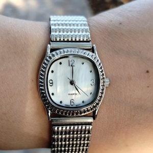 Japanese Pearl Watch - Etsy display picture 3