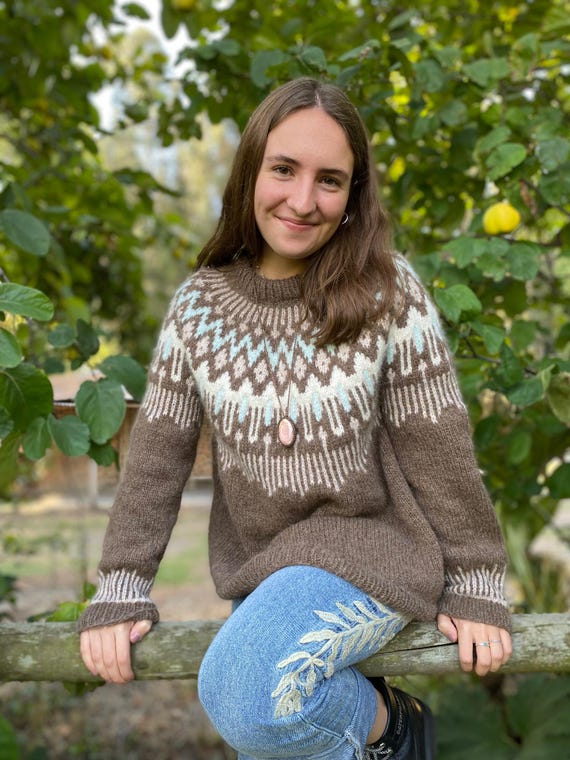 Women's Top-down Jacquard Yoke Sweater Knitting Pattern