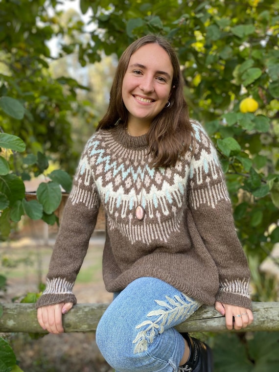 Women's Top-down Jacquard Yoke Sweater Knitting Pattern