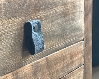 Loop doorhandle | handmade felt doorknob in dark grey