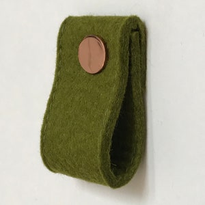 Loop doorhandle handmade felt doorknob in mos green image 1