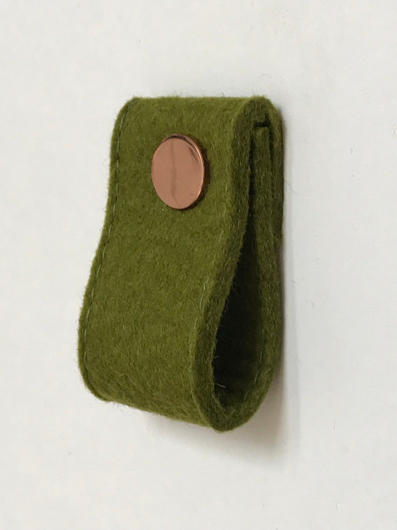 Loop doorhandle handmade felt doorknob in mos green image 1