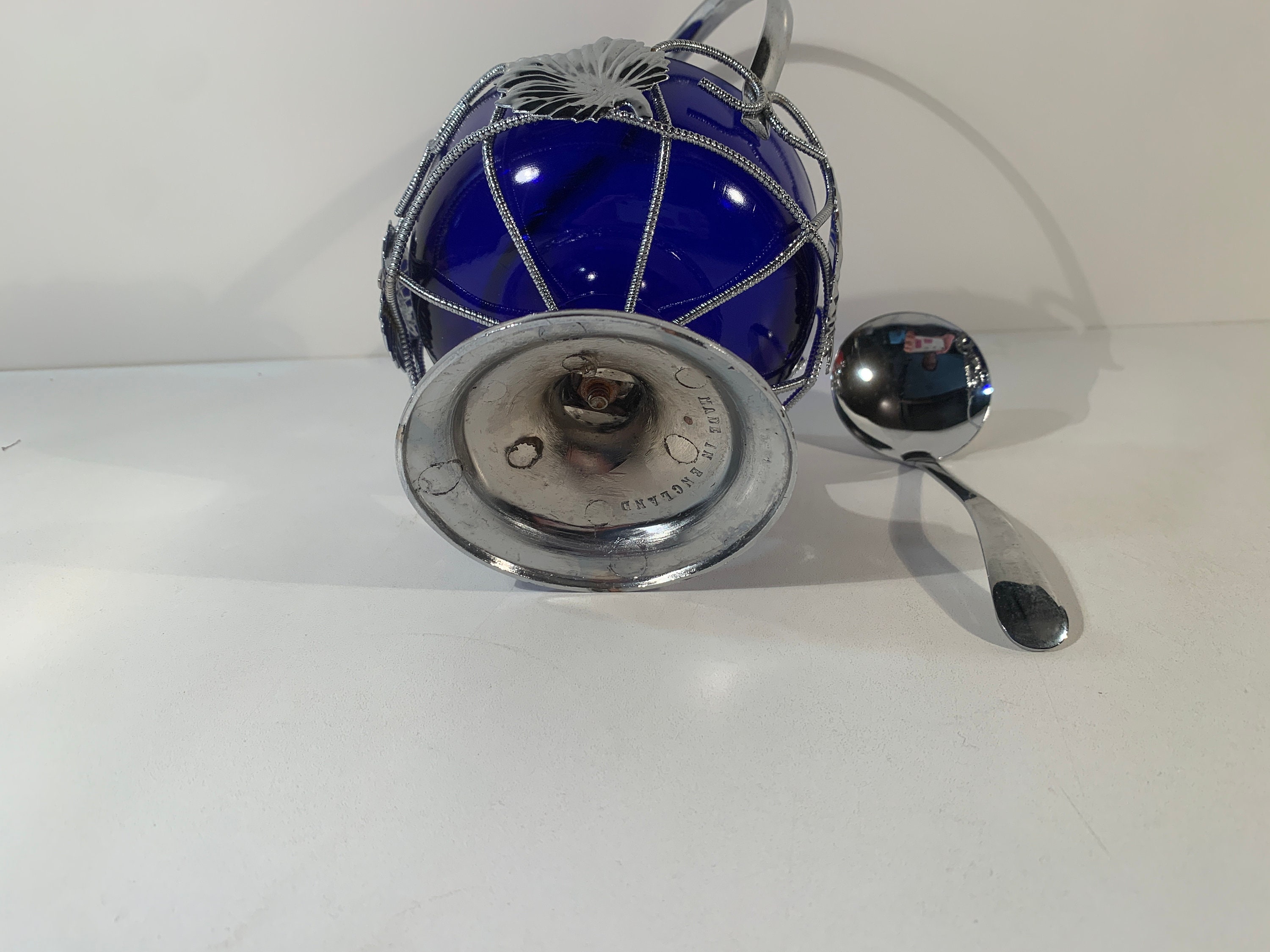 Sucrier chromé : verre bleu cobalt, fabriqué en Angleterre - Canada