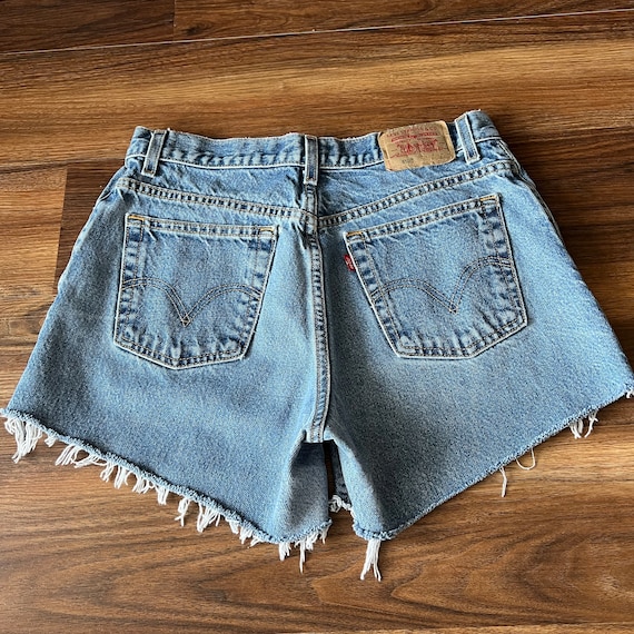 Levi's 550 Vintage Denim 2000s Cutoff Shorts - image 5