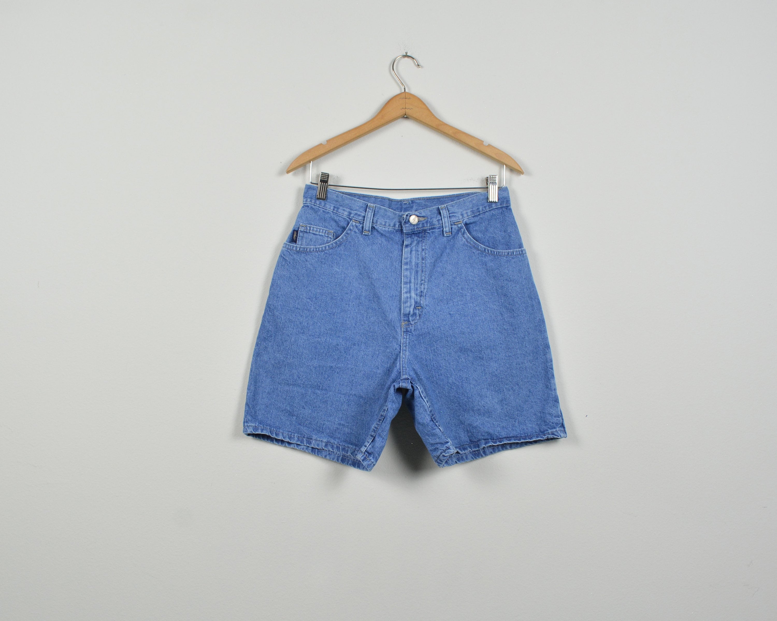 【U LAN】Curly Vintage Cutting Denim Shorts DIY: VINTAGE DENIM SHORTS / HOW TO CUT DENIM JEANS INTO
