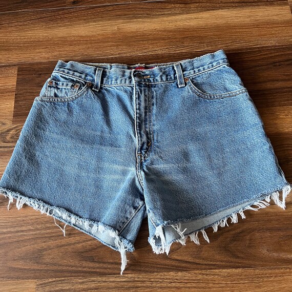 Levi's 550 Vintage Denim 2000s Cutoff Shorts - image 3