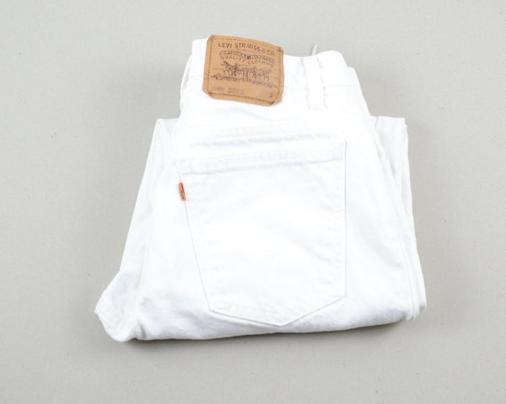 white levi 550 jeans