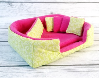 hedgehog bed guinea pig sofa pet fleece bedding with absorbent pee pad and pillows (leaves on green/pink)