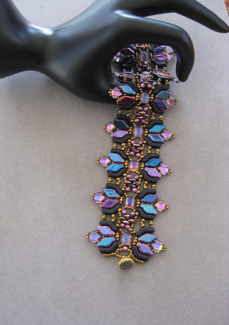 Bracelet Vintage Ancien Avec Cabochon En Verre Navette - Reflets Dorés - Pièce Unique *4642