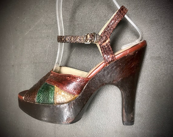 RARE! 70s VTG snake skin platform Handcrafted sol… - image 1