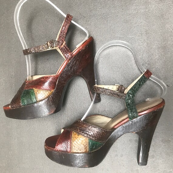 RARE! 70s VTG snake skin platform Handcrafted sol… - image 2