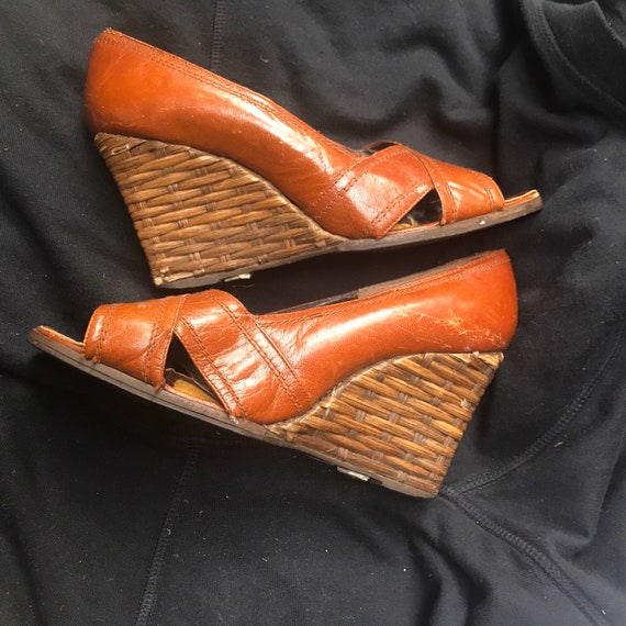 VTG 70s Does 30s Wedge Platform Cognac Leather Raffia Peep Toe