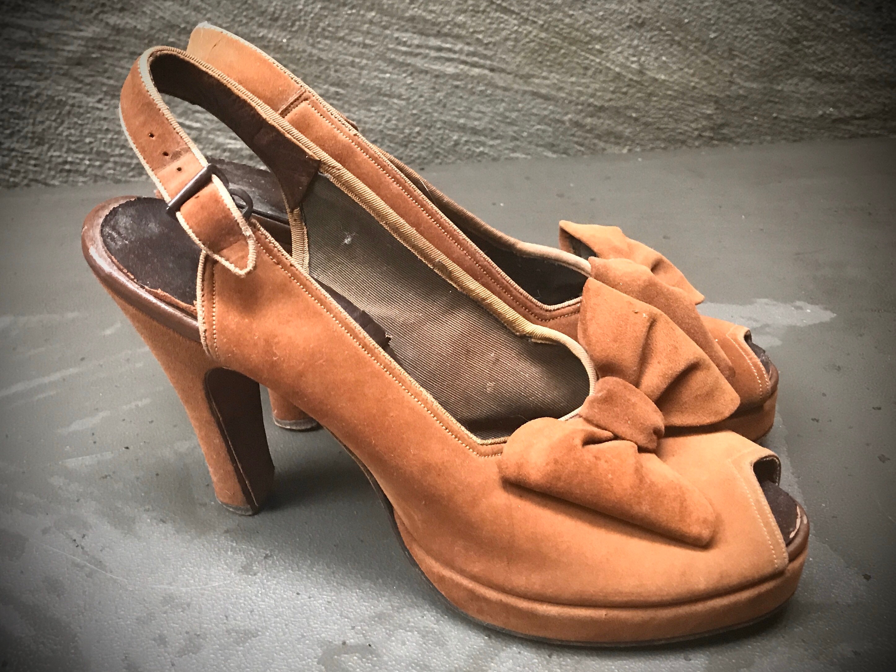 1940s peep toe best sale shoes