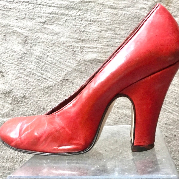 Vivienne Westwood VTG 80s “Britain must go Pagan” collection Court shoe orange pump high heel shoe worlds end  UK size 3 US 5