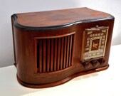 Golden Age 1945 Sonora RCU-208 AM Tube Radio Curvaceous Wooden Beauty