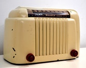 Ivory Art Deco Industrial Age 1949 Bendix Model 526 Bakelite AM Vacuum Tube Radio Classic Design