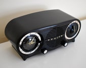 Owl Eyes Black and Silver Vintage 1953 Zenith 5L03 AM Tube Clock Radio Mid Century Charmer
