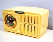 Ivory White Vintage 1948-49 General Electric Model 516F AM Vacuum Tube Radio Solid Player Popular Model