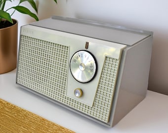 Sage Green 1961 Zenith Model F510F Vacuum Tube Radio! Sounds Great and Looks Great!