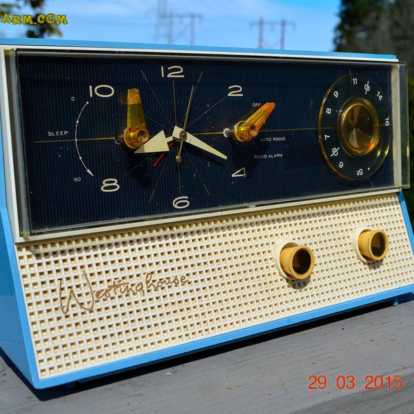 CORNFLOWER Blue Retro Jetsons 1959 Westinghouse Model H711T5 Tube AM Clock Radio Totally Restored!