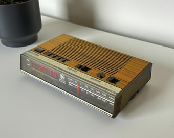 Wood Grain 1980s General Electric Model 7-4624B AM FM Digital Alarm Clock Radio! Excellent Condition!
