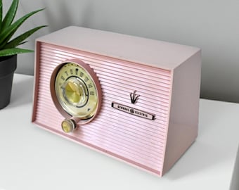 Carnation Pink 1958 General Electric Model 877 AM Vacuum Tube Radio Excellent Condition! Sounds Great!