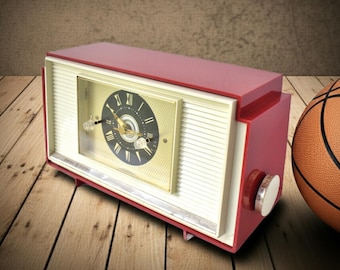 Varsity Red White 1959 General Electric GE Model 941 Vacuum Tube AM Alarm Clock Radio Sounds Great! Looks Great!