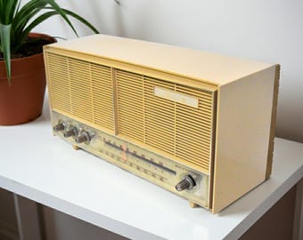 Tan Beige General Electric Model AM/FM Vacuum Tube Radio Sounds Great! Excellent Condition!